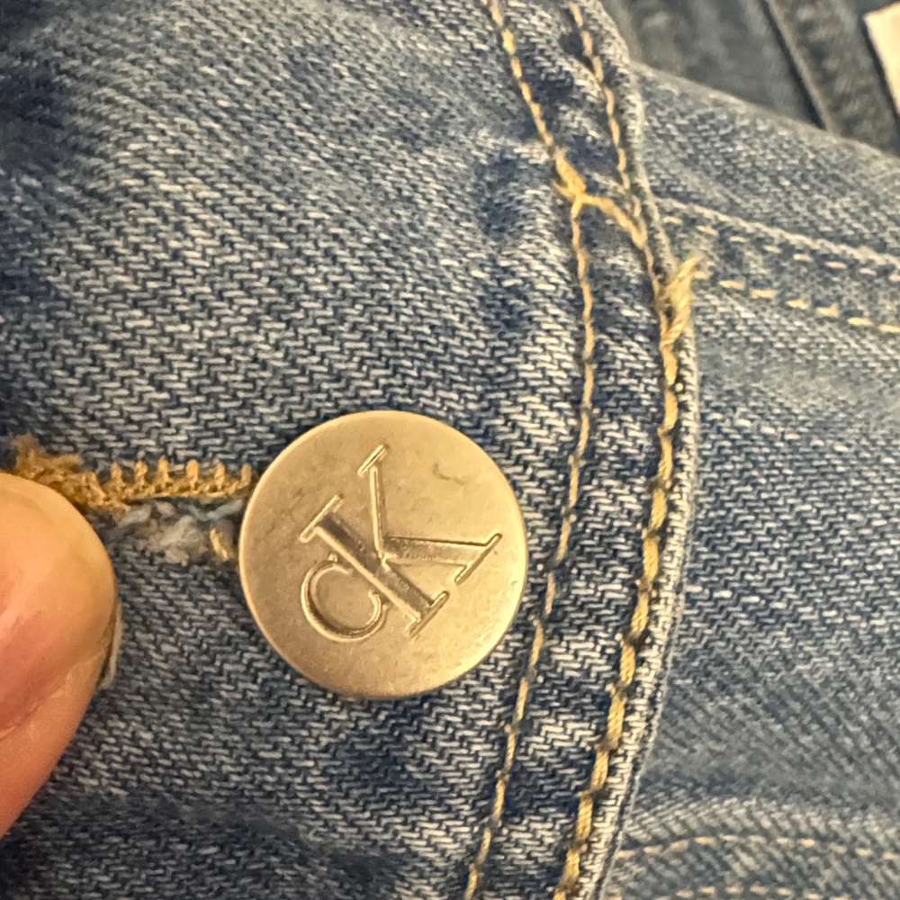 Calvin Klein cropped Denim Jacket - Picture 4 of 6